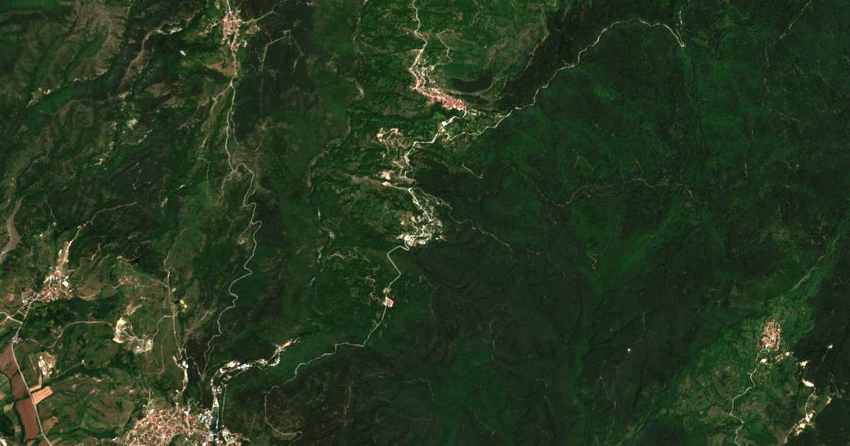 Satellite map of Leshten