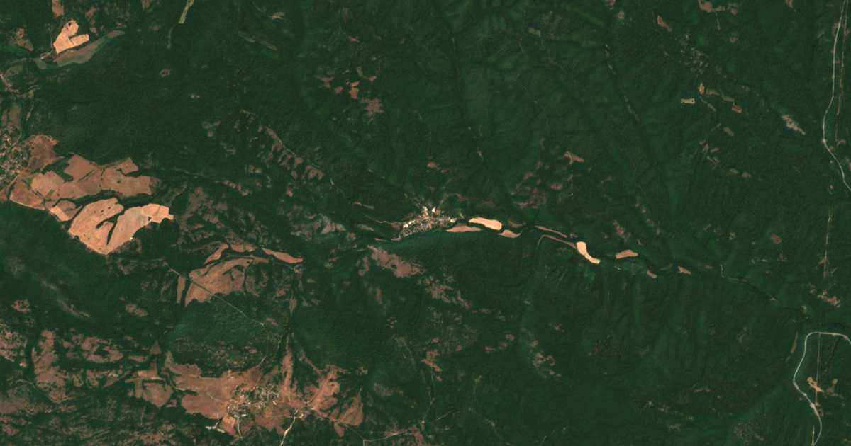 Satellite map of Mladezhko