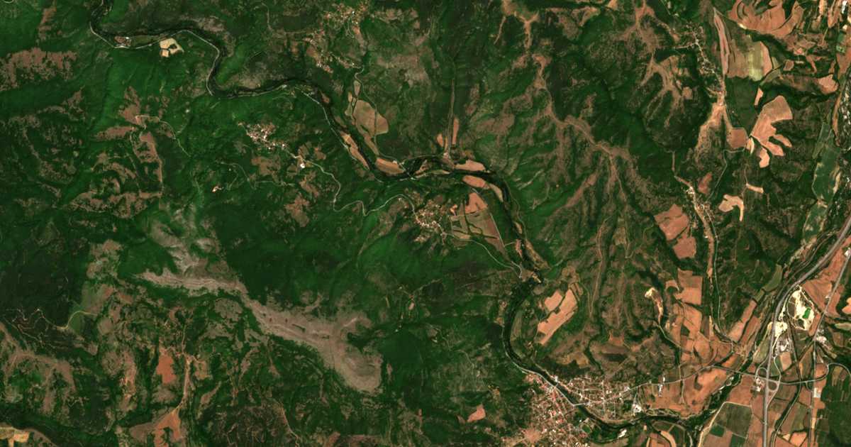 Satellite map of Dobrovo