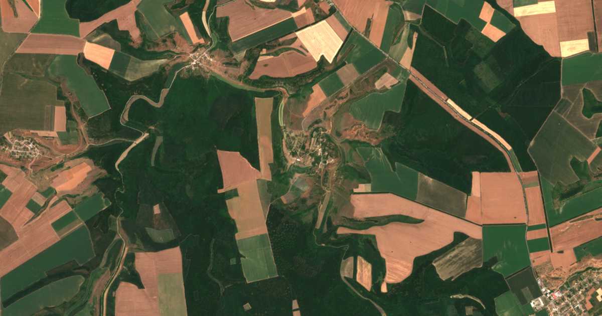 Satellite map of Kamentsi