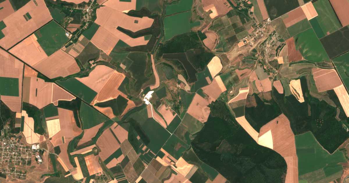 Satellite map of Yastrebna
