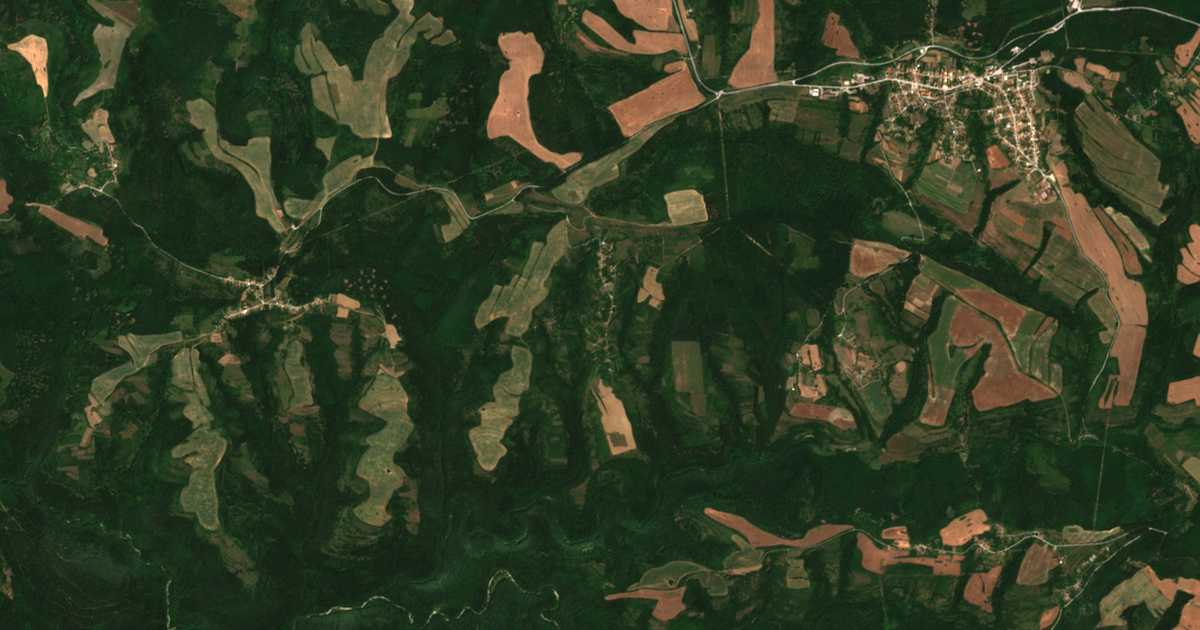 Satellite map of Devino
