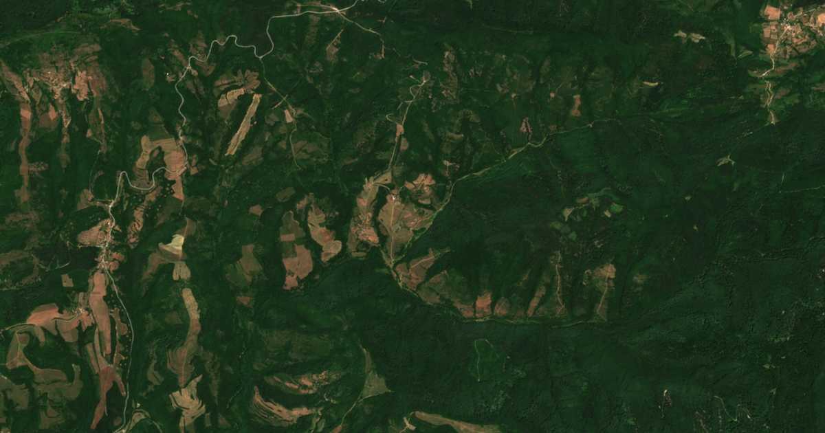 Satellite map of Svirchovo
