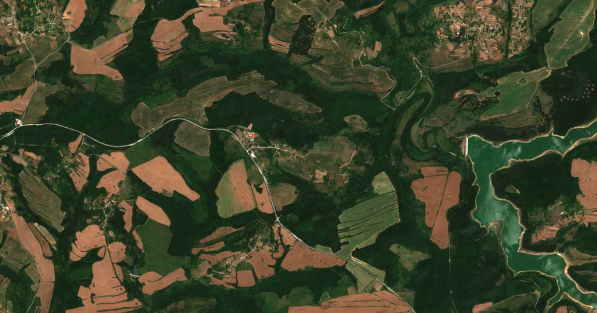Satellite map of Yastrebino