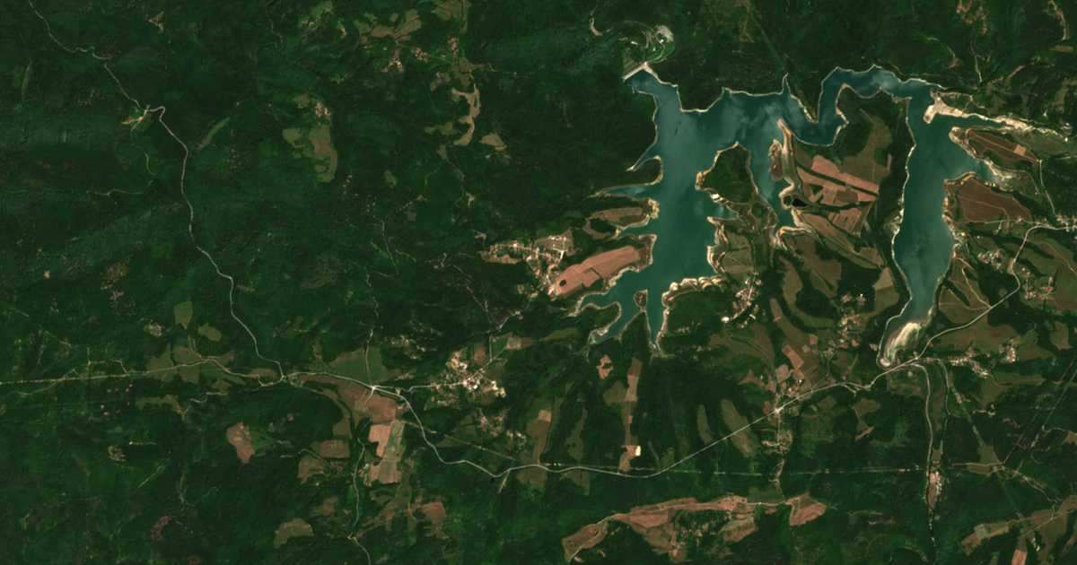 Satellite map of Rayuvtsi