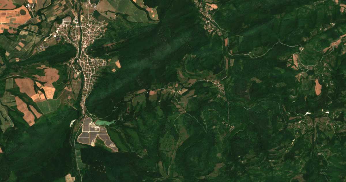 Satellite map of Ravnovo
