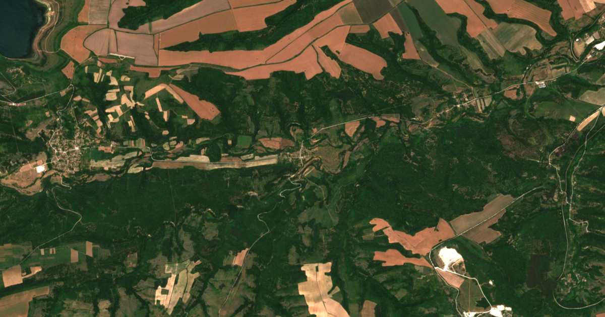Satellite map of Kladorub