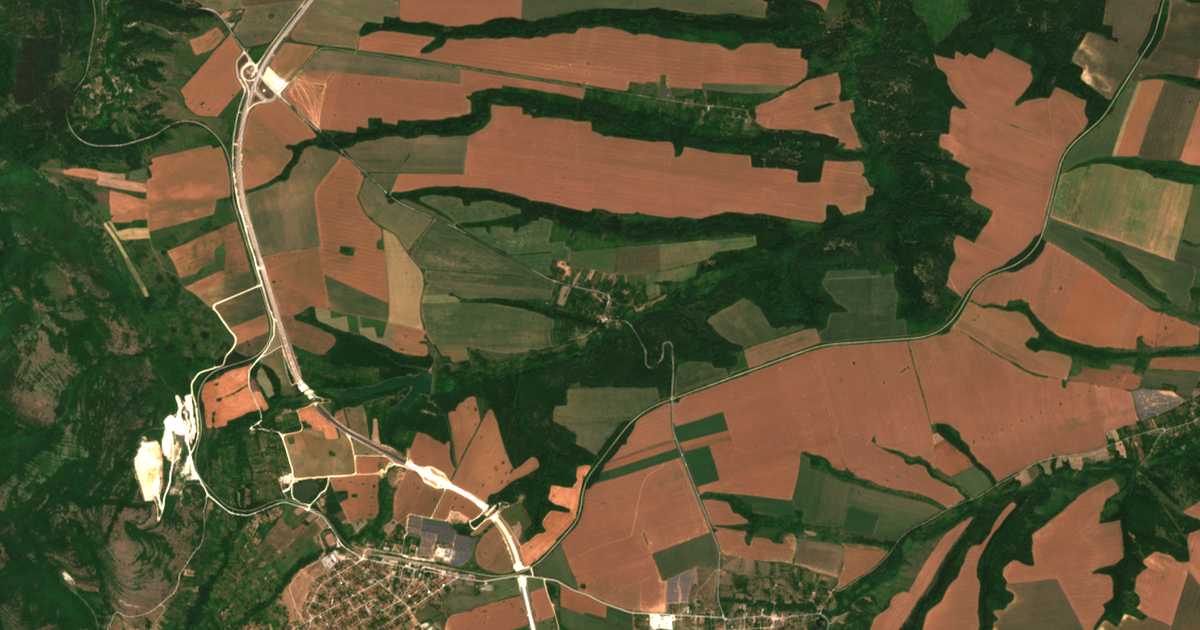Satellite map of Skomlya